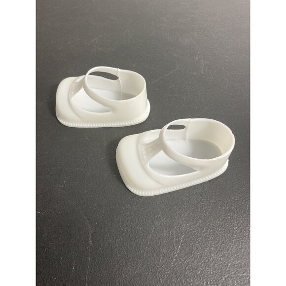 Vintage 1950's Fairyland White Plastic Shoes for Approx. 10" Doll - Picture 4 of 6